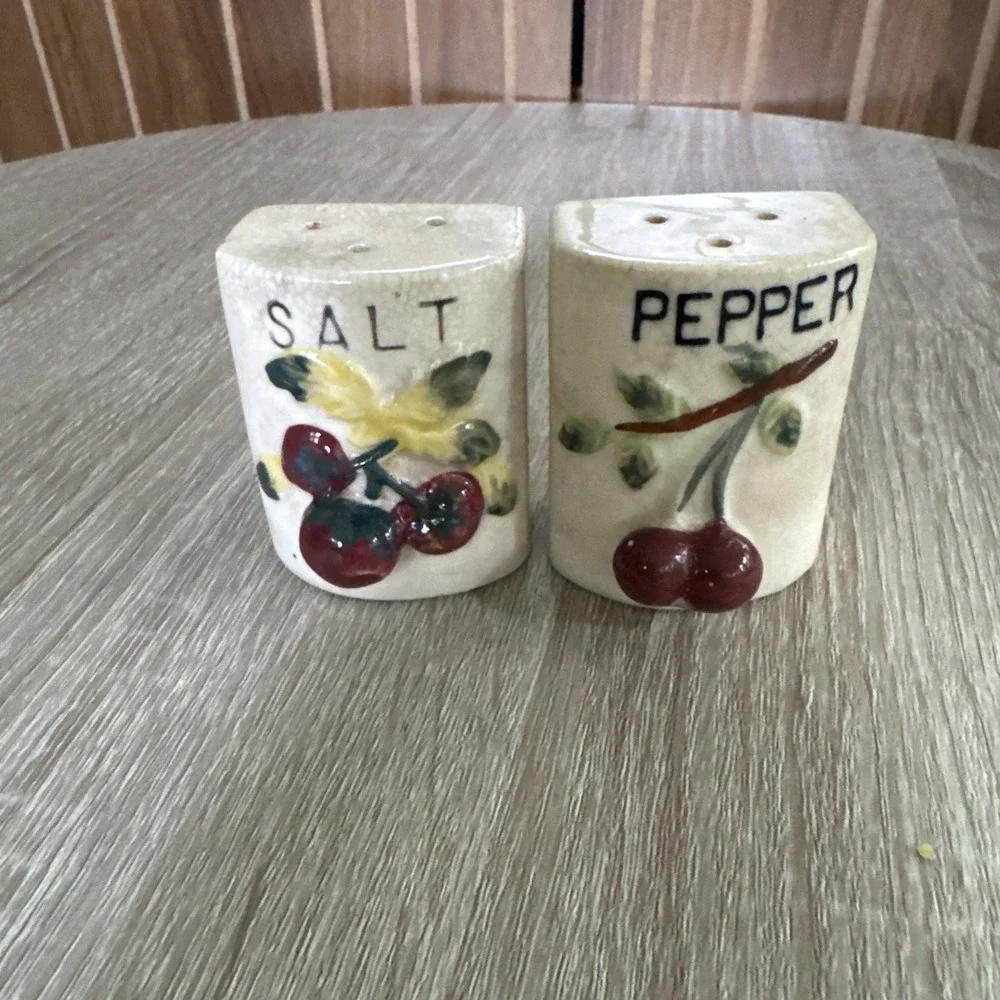 VINTAGE Cherry 🍒 Cherries SALT & PEPPER SHAKERS